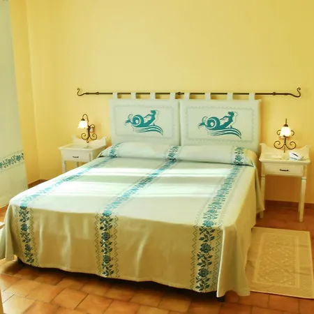 Aparthotel With Swimming Pool In La Maddalena, Breakfast Included