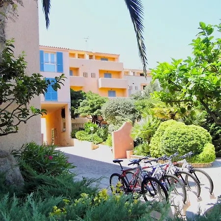 With Swimming Pool In La Maddalena, Breakfast Included Aparthotel 2*